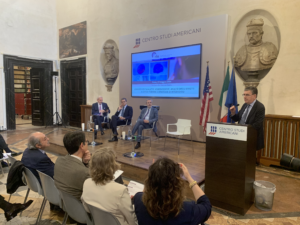Il Professor Lodi introduce i lavori